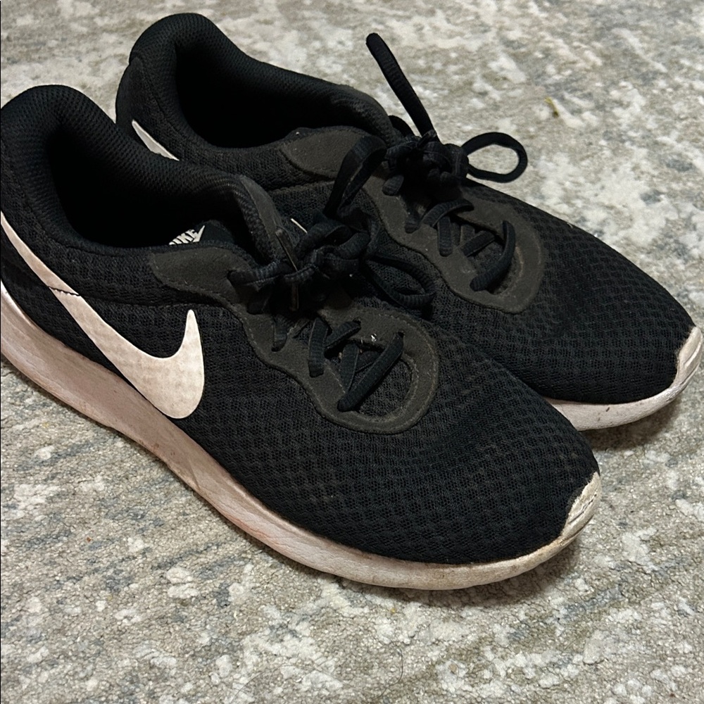 Nike Women’s Black Mesh Running Sneakers with White Swoosh
